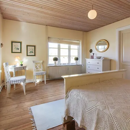 Faustine - 500m From The Sea By Interhome